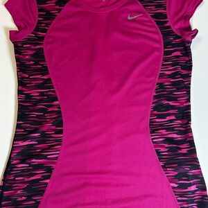 Nike girls Fuchsia and Black Short Sleeve Tee
